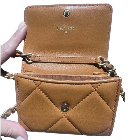 Chanel 19 Flap Coin Wallet On Chain - Picture 5 of 9